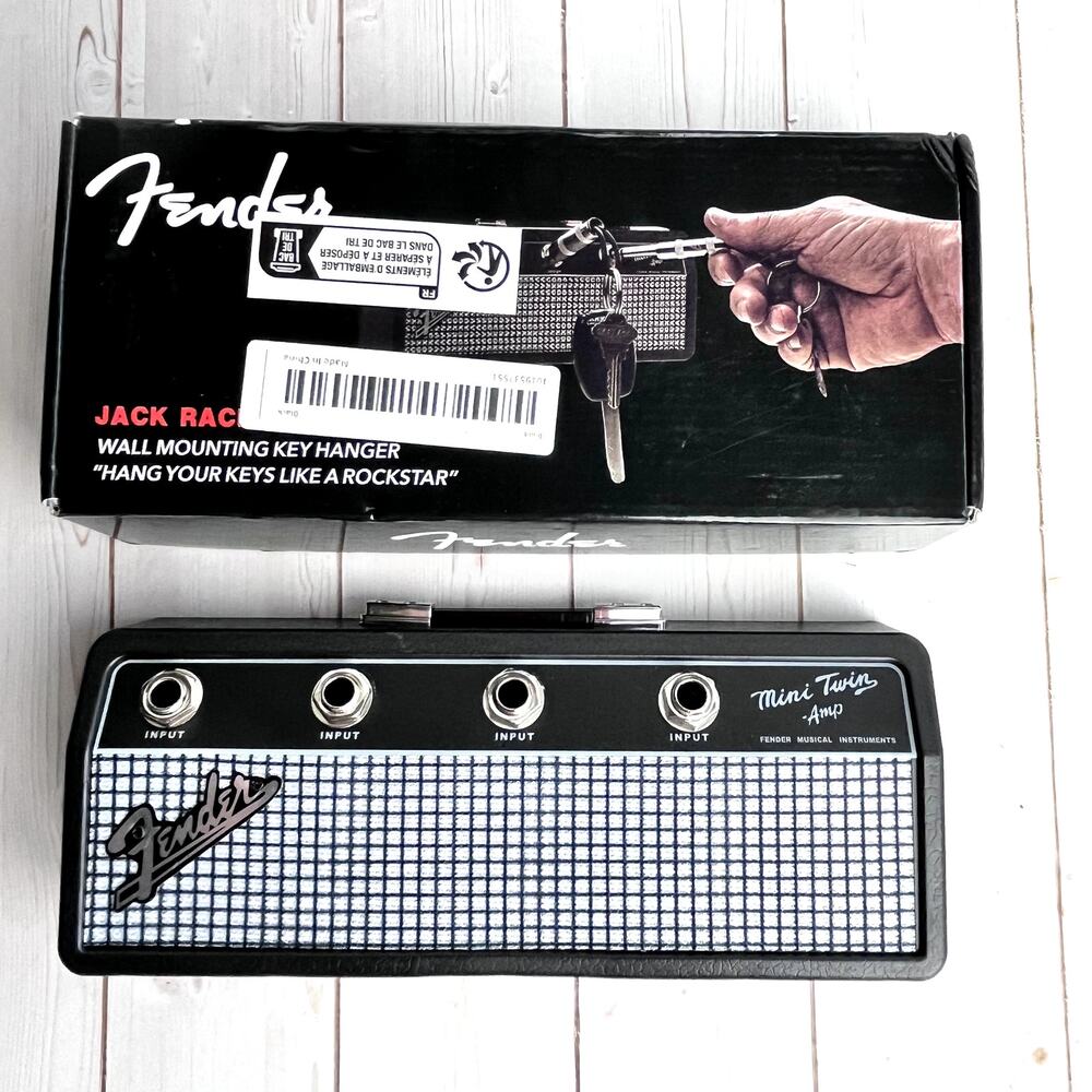 Fender Guitar Jack Rack Wall Mount Key Rack Mini Amp Design 4 Keychains Boxed - Picture 2 of 5